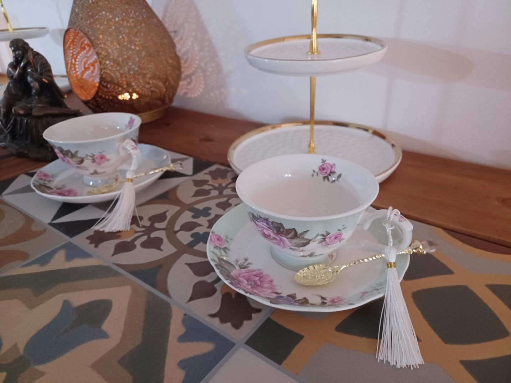 London Boutique Lot de 4 Tasses à thé et soucoupes en Porcelaine Vintage Motif Oiseaux et Papillons Bleu Rose