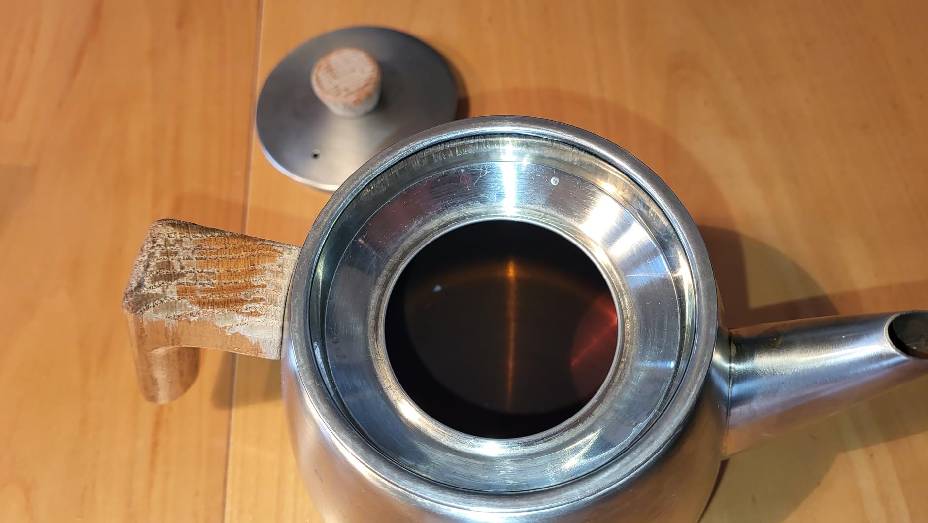 WALDWERK Théière avec Infuseur Inox à Double Paroi - Isotherme avec Poignées en Chêne - 100% Anti-goutte