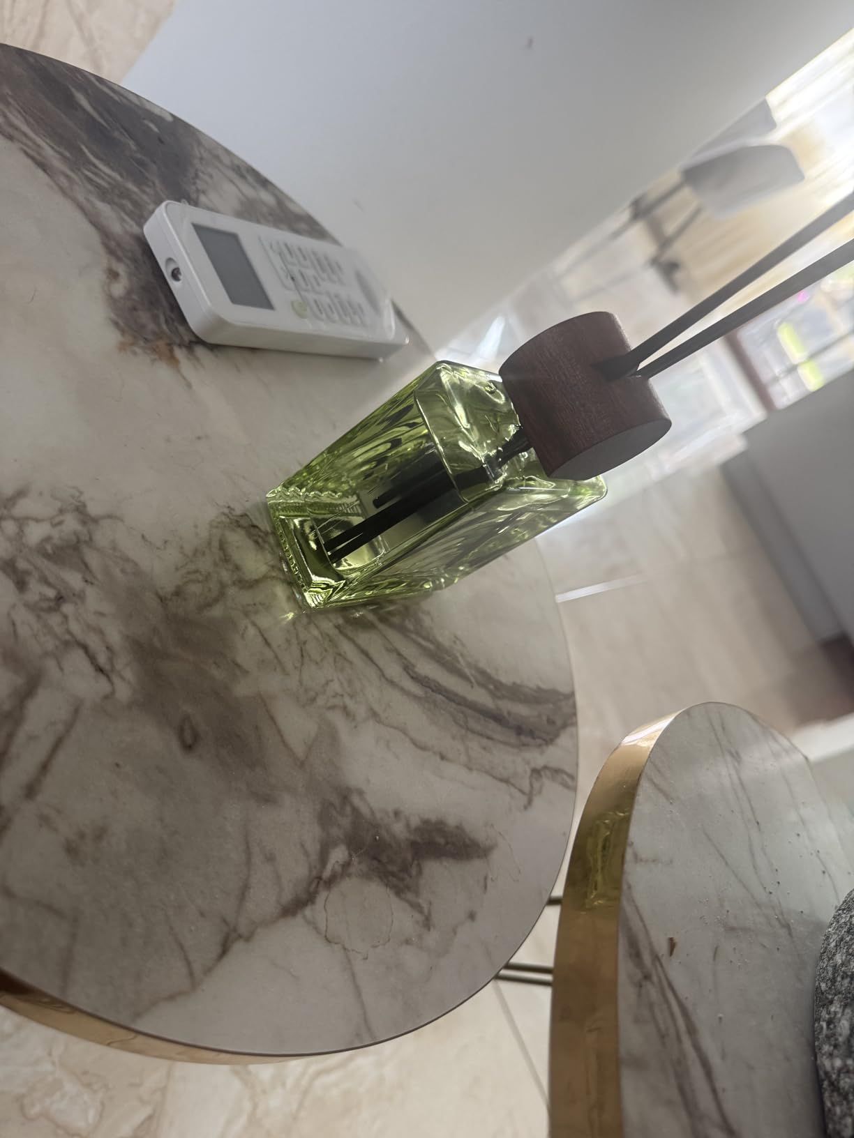 Diffuseur de parfum thé blanc 200 ml avec bâtonnets pour maison et bureau
