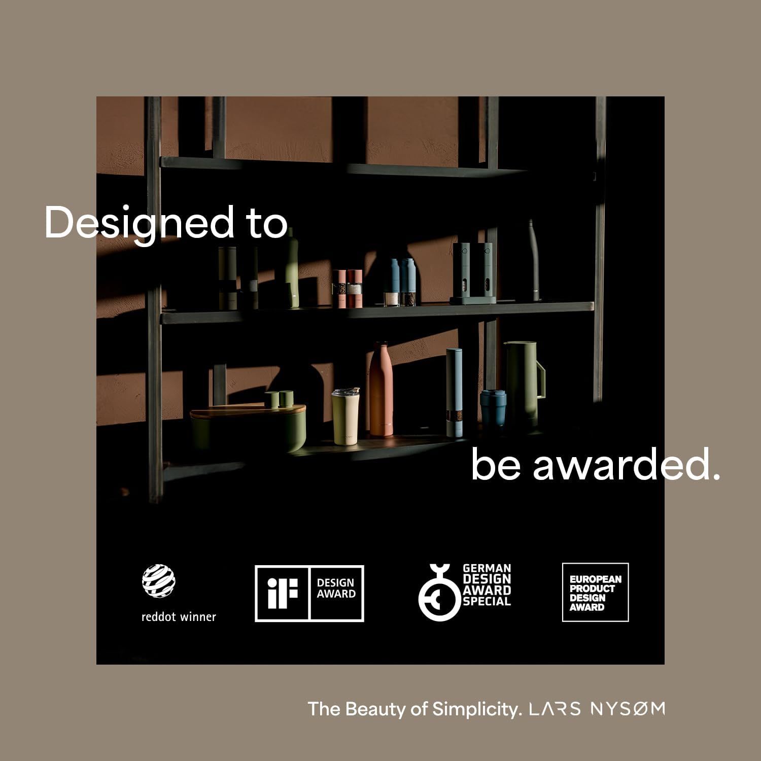 LARS NYSØM Mug Isotherme Cafe to-go avec sangle et couvercle en tritan 500ml | Tasse de voyage 0.5 L avec isolation | Tasse thermique avec design à motif en acier inoxydable (Beige/Leopard/Black)