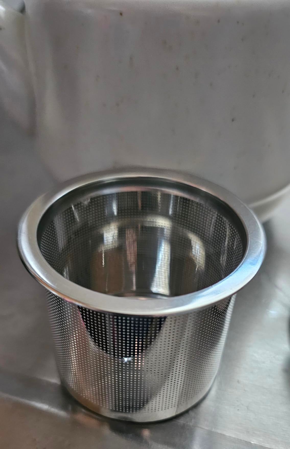 Théière en céramique de style rural avec infuseur en acier inoxydable 473,6 g – Théière en porcelaine fleurie et feuilles mobiles (vert)