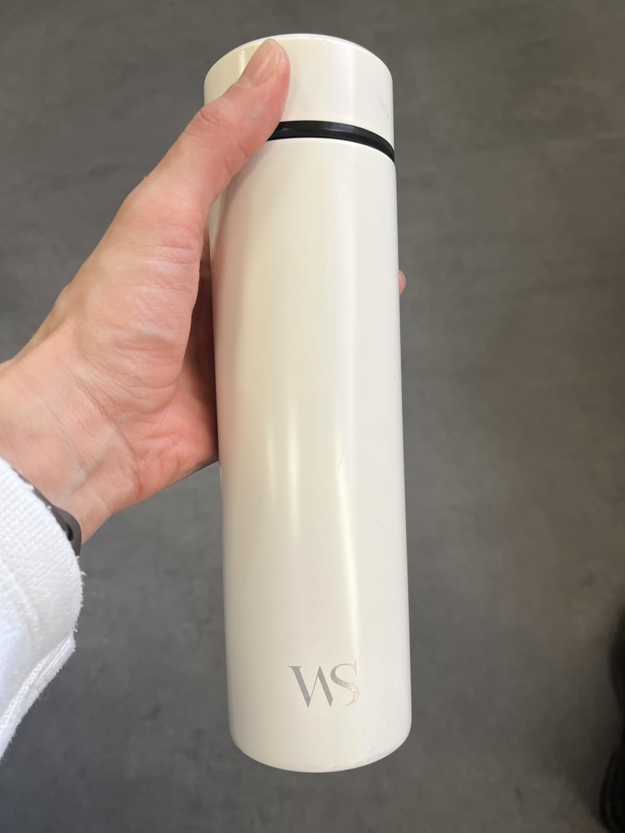 Bouteille d’eau isotherme à infusion thé & fruits + infuseur à fruit + passoire thé sans BPA | Thermos 450ml en acier inoxydable isolé sous vide | Gourde bureau extérieur école voyage sport – Noir