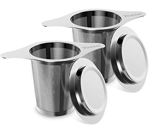 Yoassi Filtre à Thé,2PCS Infuseur à thé Trou Fin en 304 Acier Inoxydable, Passe-Thés à Manche avec Deux Languettes Et Couvercle Universel pour Théière, Mug, Tasse, Bouteille