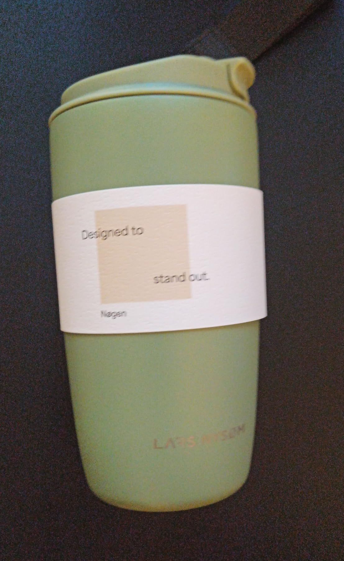 LARS NYSØM Mug Isotherme Cafe to-go avec sangle et couvercle en tritan 500ml | Tasse de voyage 0.5 L avec isolation | Tasse thermique avec design à motif en acier inoxydable (Beige/Leopard/Black)