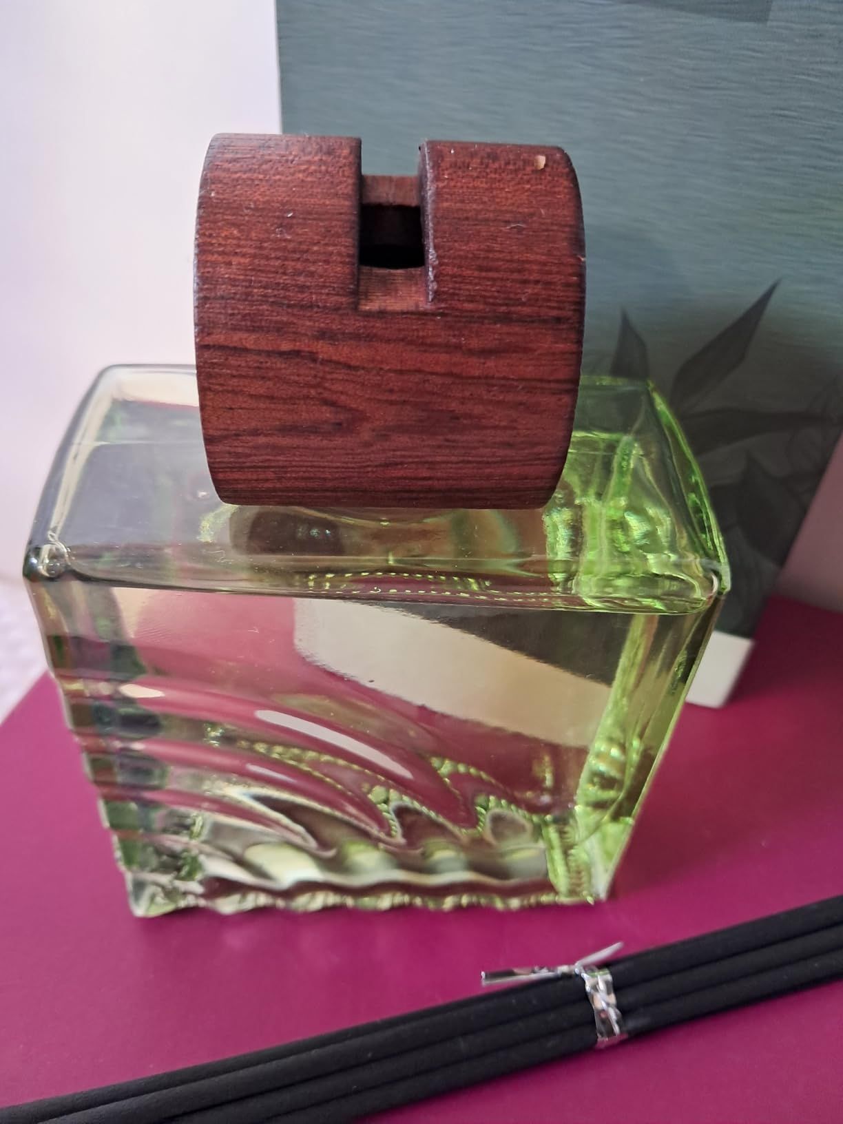 Diffuseur de parfum thé blanc 200 ml avec bâtonnets pour maison et bureau