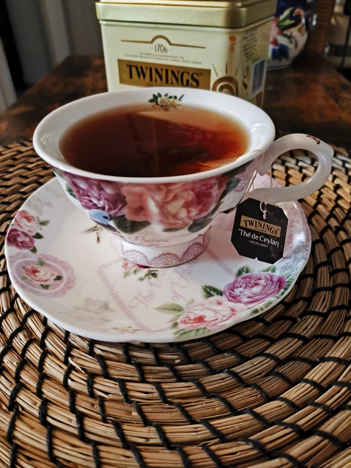 London Boutique Lot de 4 Tasses à thé et soucoupes en Porcelaine Vintage Motif Oiseaux et Papillons Bleu Rose