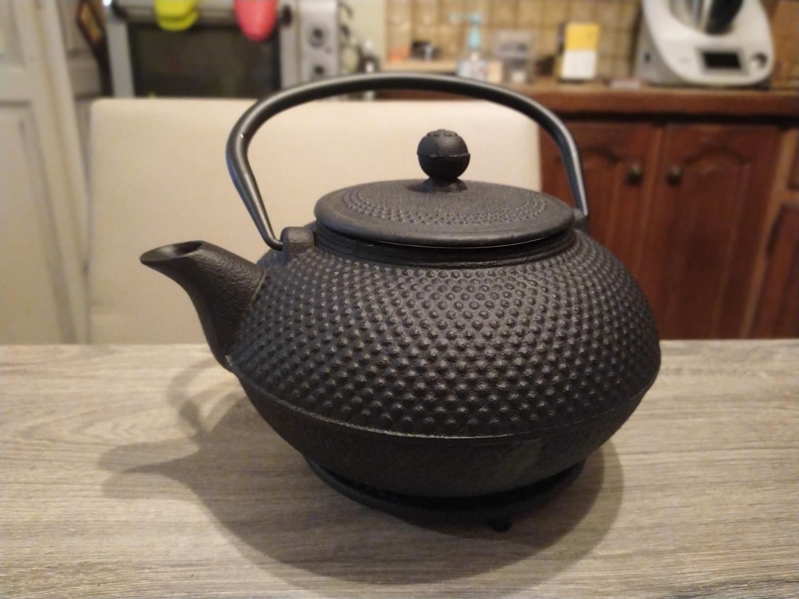 NOVASTYL – Théière en fonte noire OSAKA – 1,5L - Inspirée de l'art japonais - 7321423