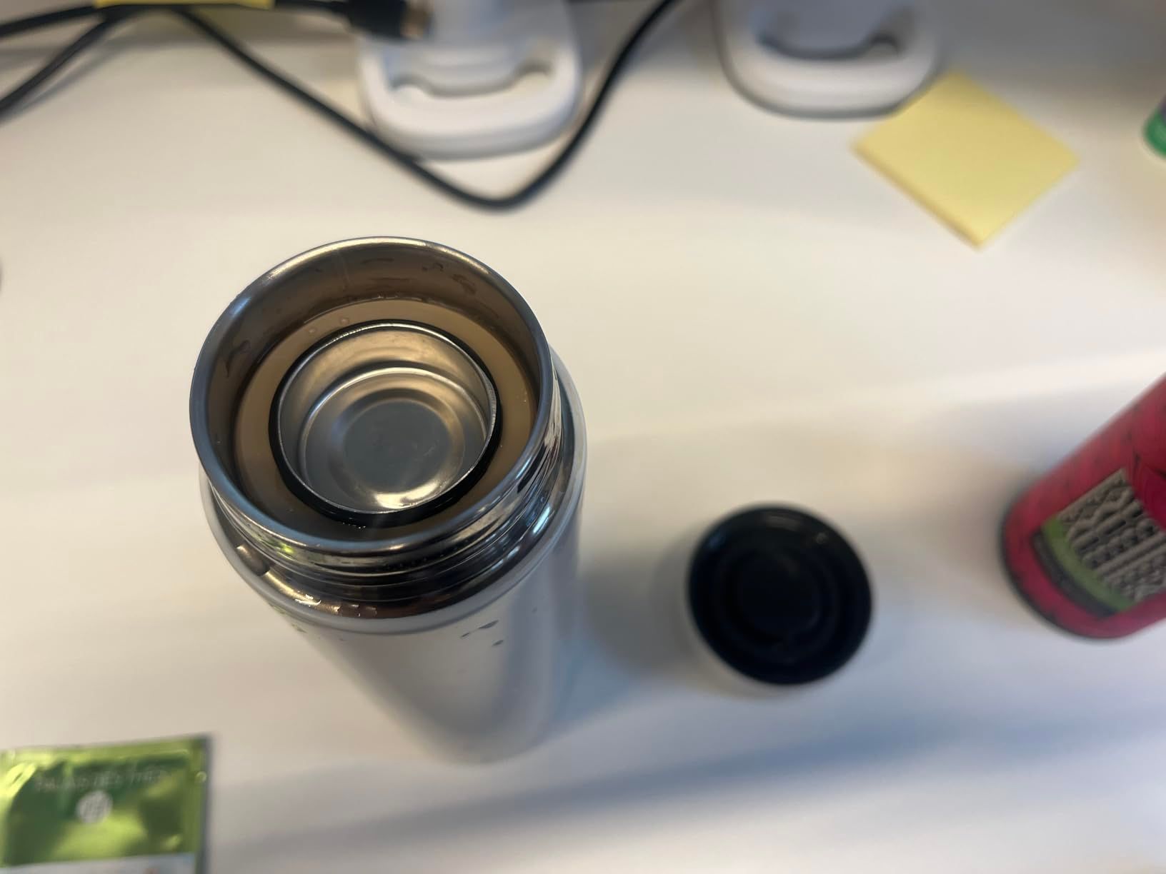 Bouteille d’eau isotherme à infusion thé & fruits + infuseur à fruit + passoire thé sans BPA | Thermos 450ml en acier inoxydable isolé sous vide | Gourde bureau extérieur école voyage sport – Noir