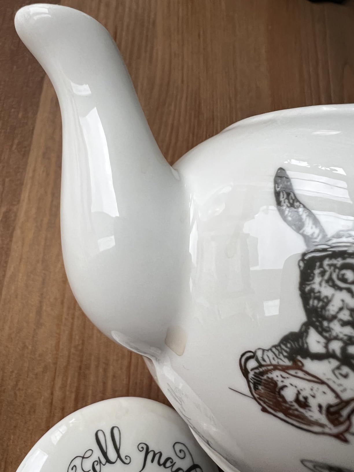 V&A Alice In Wonderland Mini Théière Dans Boîte Cadeau, 450Ml, Blanc