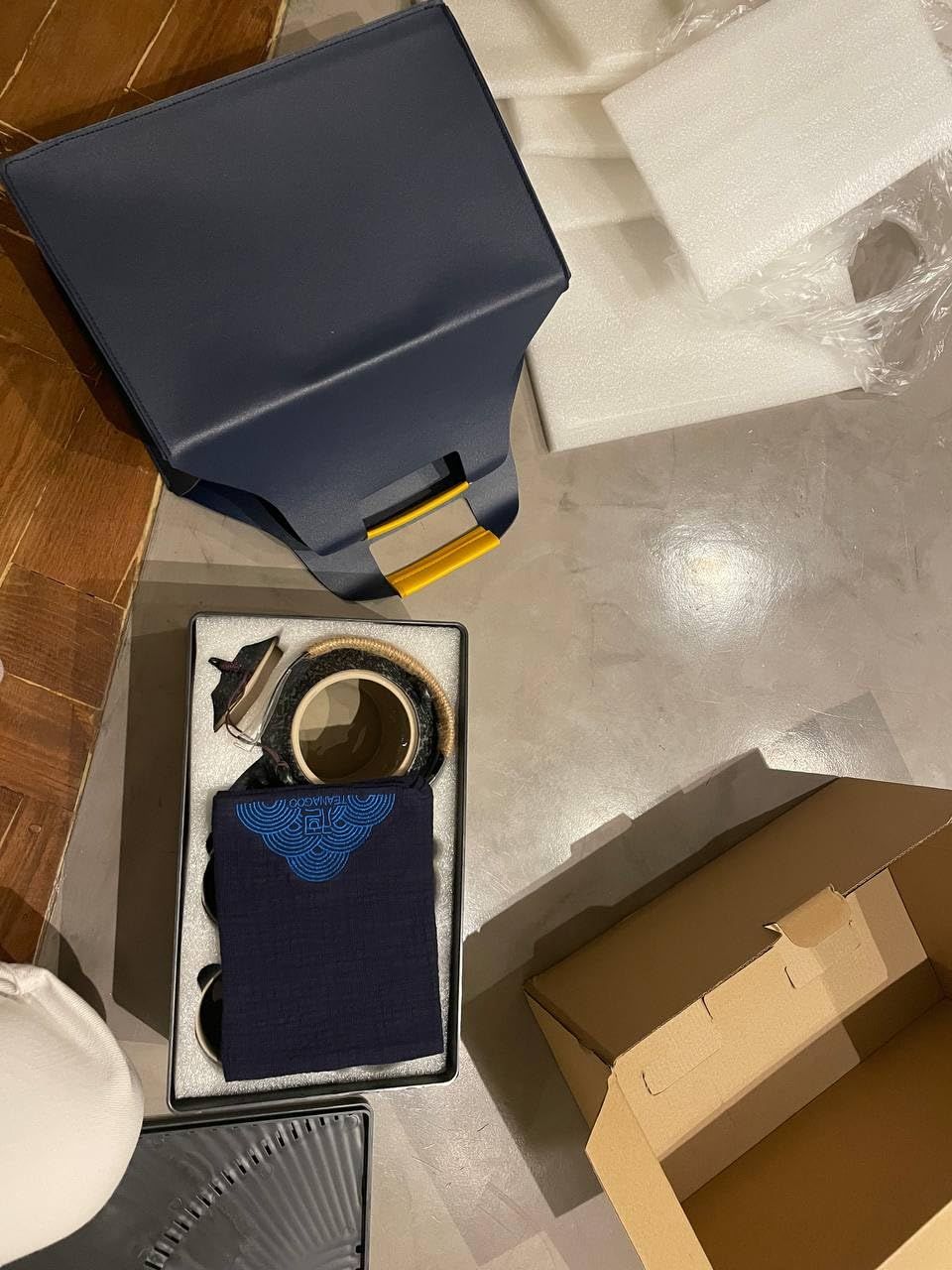 TEANAGOO Service à thé japonais portable, service à thé de voyage en porcelaine gris anthracite, 1 théière (700ml/25oz) + 4 tasses à thé (205ml/7.2oz), U2, étui de rangement pour plateau