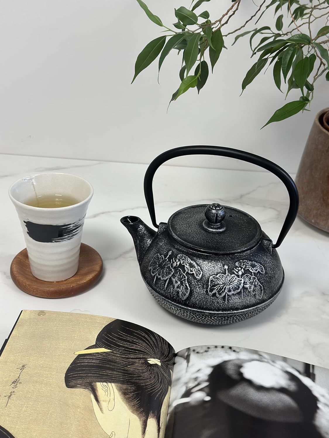 SO SKIN IDASY – Théière japonaise en fonte 900 ml, filtre en acier inoxydable alimentaire, intérieur émaillé, fabrication artisanale, finition bicolore noir et argent