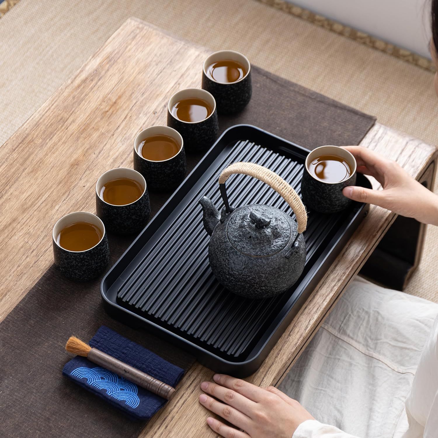 TEANAGOO Service à thé japonais complet avec plateau, gris anthracite, service à thé en porcelaine de Chine, 1 théière (700ml/25oz) + 6 tasses à thé (205ml/7.2oz),U1, plateau à thé avec