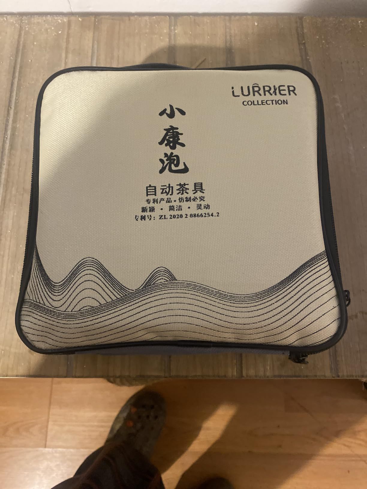 LURRIER Service à thé chinois Gongfu en porcelaine, théière portable avec rotation à 360° et infuseur, sac cadeau portable tout-en-un pour voyage, maison, cadeau, extérieur et bureau (bleu floral)