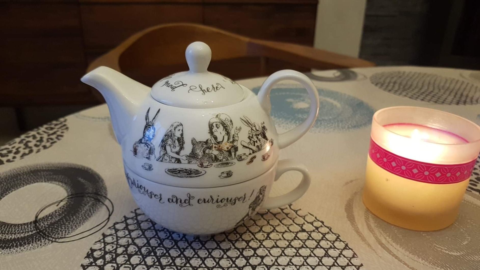 V&A Alice Au Pays Des Merveilles Théière Et Tasse Pour 1 Dans Un Coffret Cadeau, Service À Thé En Porcelaine Fine, Blanc, 250 Ml