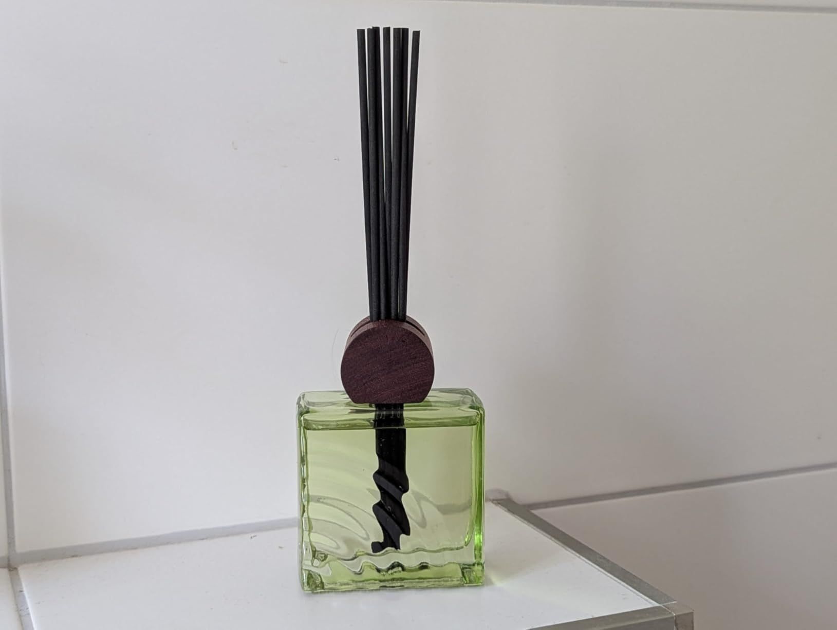 Diffuseur de parfum thé blanc 200 ml avec bâtonnets pour maison et bureau