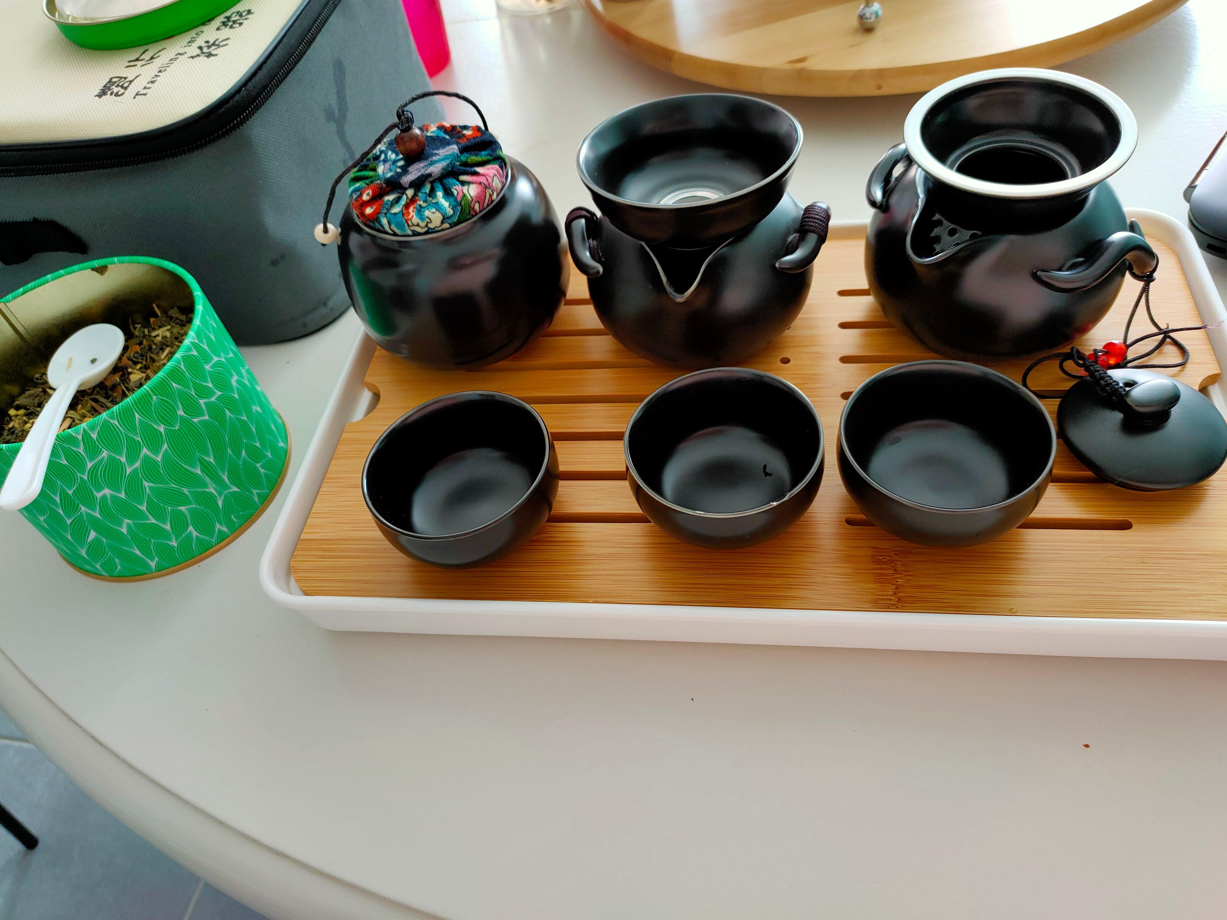 fanquare Portable Kungfu Service à Thé Chinois, Ensemble de Thé Kungfu Fait Main, Théière en Porcelaine, Tasses à Thé, Plateau à Thé en Bambou et Un Sac pour Voyage, Blanc