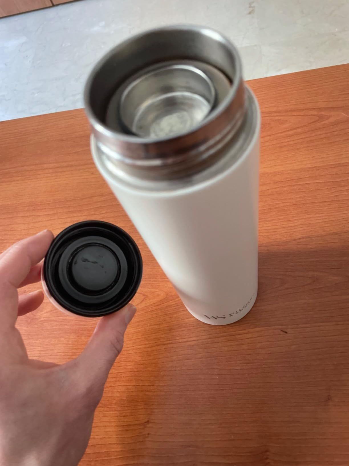 Bouteille d’eau isotherme à infusion thé & fruits + infuseur à fruit + passoire thé sans BPA | Thermos 450ml en acier inoxydable isolé sous vide | Gourde bureau extérieur école voyage sport – Noir