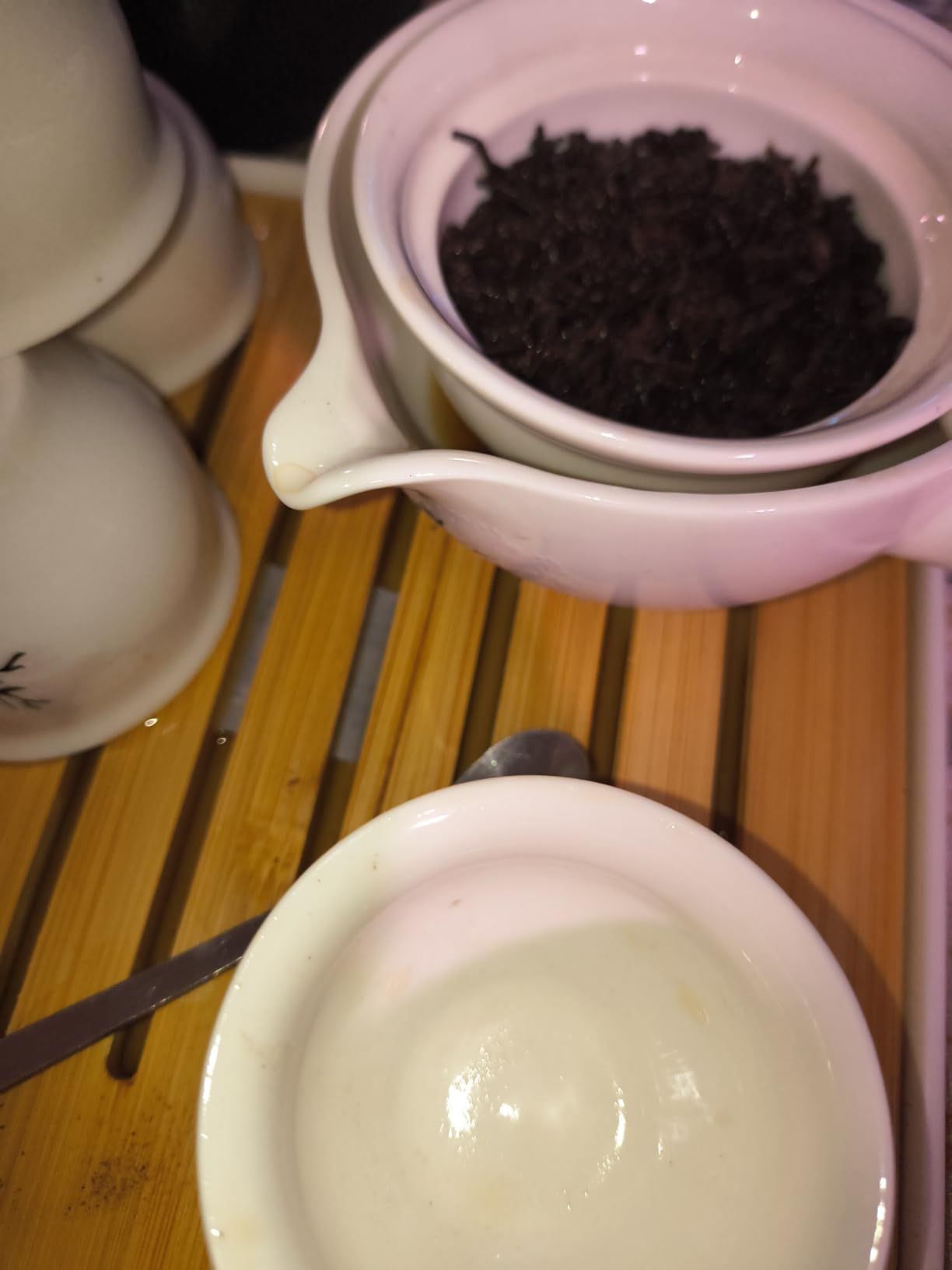 LURRIER Service à thé chinois Gongfu en porcelaine, théière portable avec rotation à 360° et infuseur, sac cadeau portable tout-en-un pour voyage, maison, cadeau, extérieur et bureau (bleu floral)