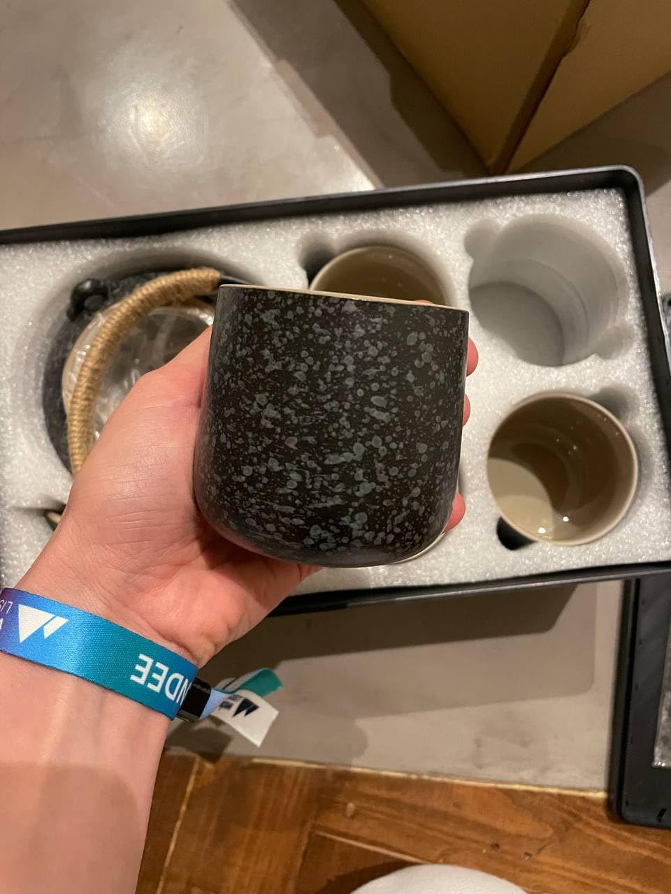 TEANAGOO Service à thé japonais portable, service à thé de voyage en porcelaine gris anthracite, 1 théière (700ml/25oz) + 4 tasses à thé (205ml/7.2oz), U2, étui de rangement pour plateau