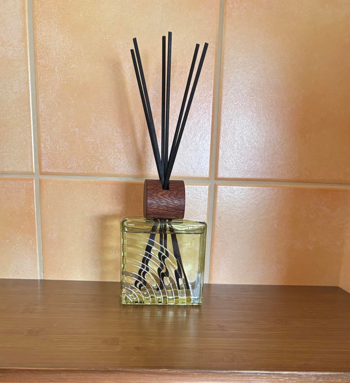 Diffuseur de parfum thé blanc 200 ml avec bâtonnets pour maison et bureau