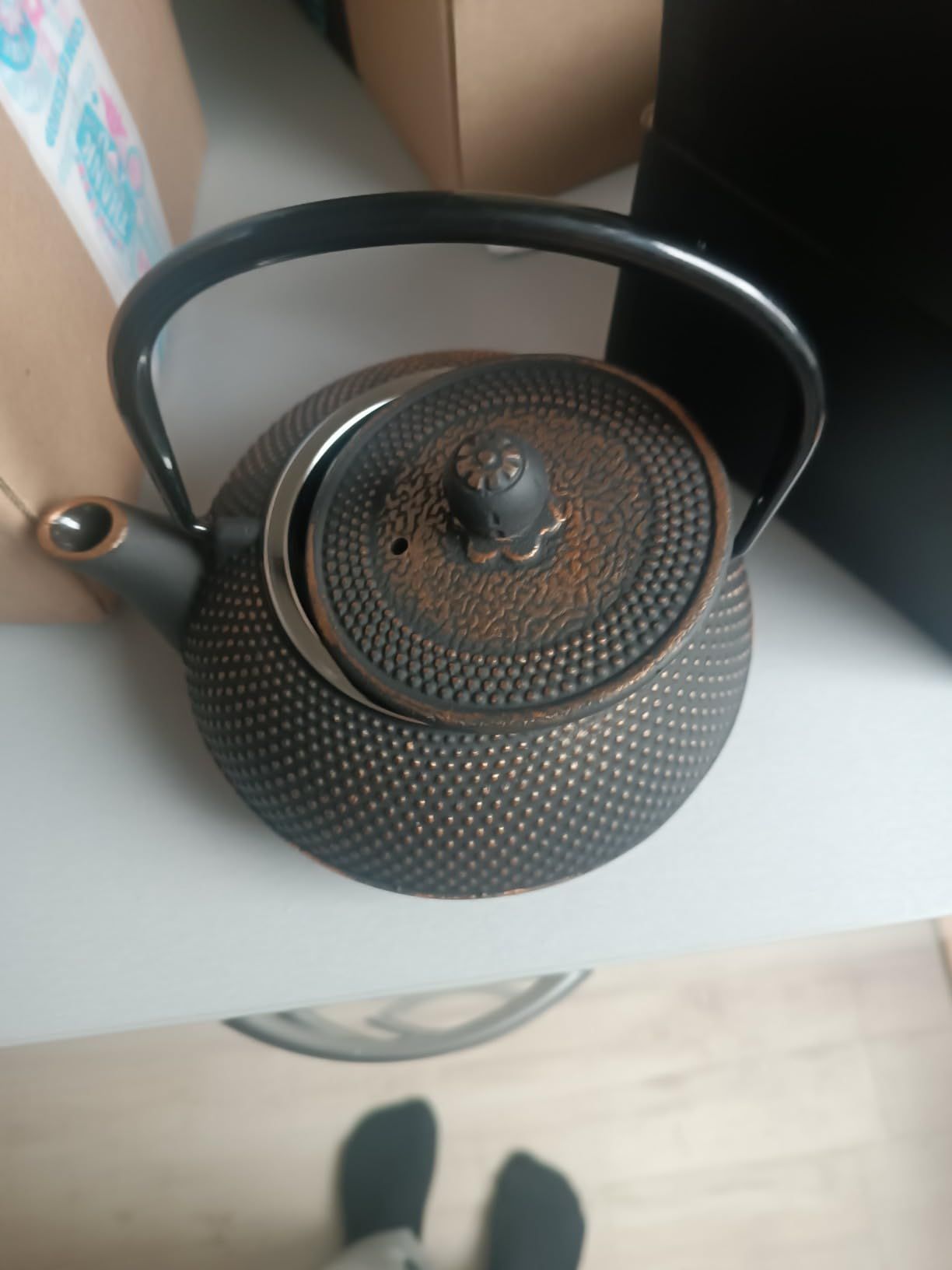 Arare THEIERE en Fonte 1,1 Litre | Théière en Fonte avec Infuseur | Entièrement émaillée de l'intérieur | Prépare Une Tasse de Thé Parfaite | Design Authentique Japonais à Picots | Arare Bleu