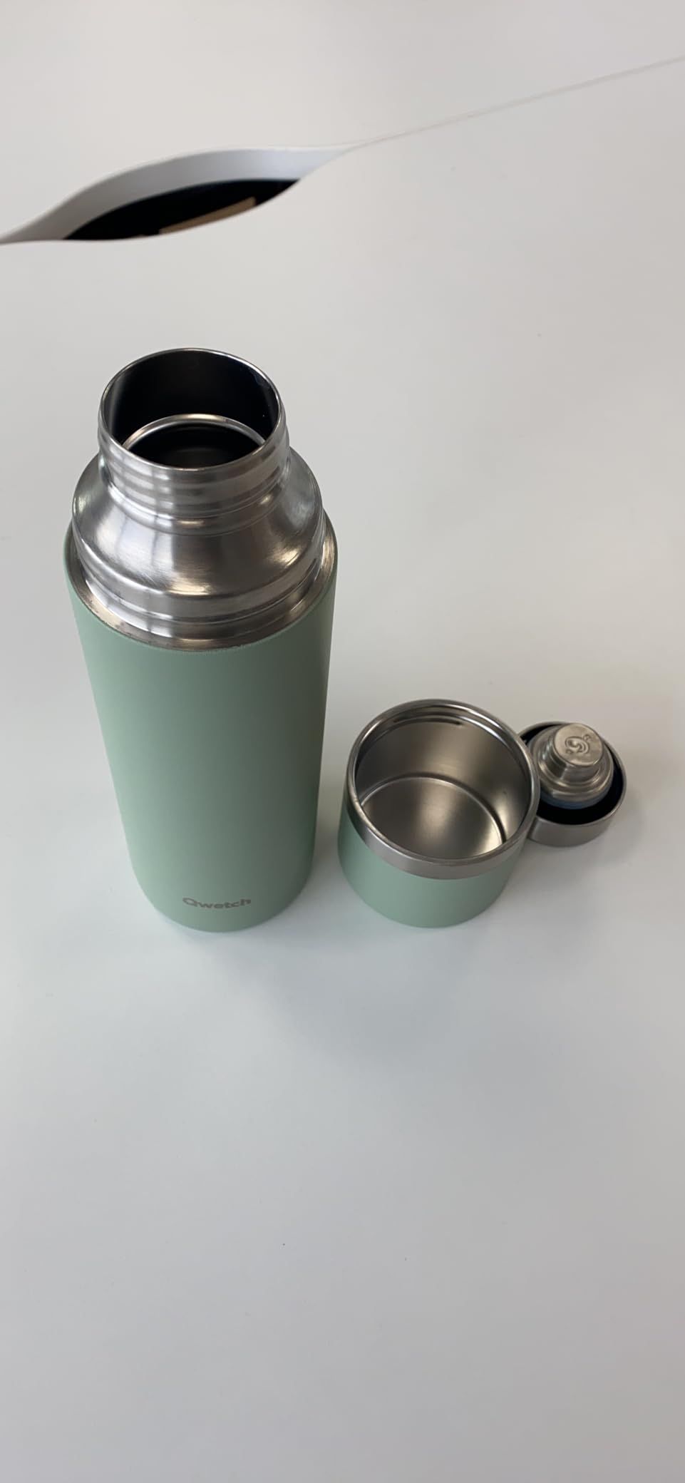 Qwetch - Thermo Isotherme Anémones Terracotta 750ml - Thermo avec Gobelet Inox Recyclé - 24h Froid et 12h Chaud - Etanche & Idéale pour Café et Thé