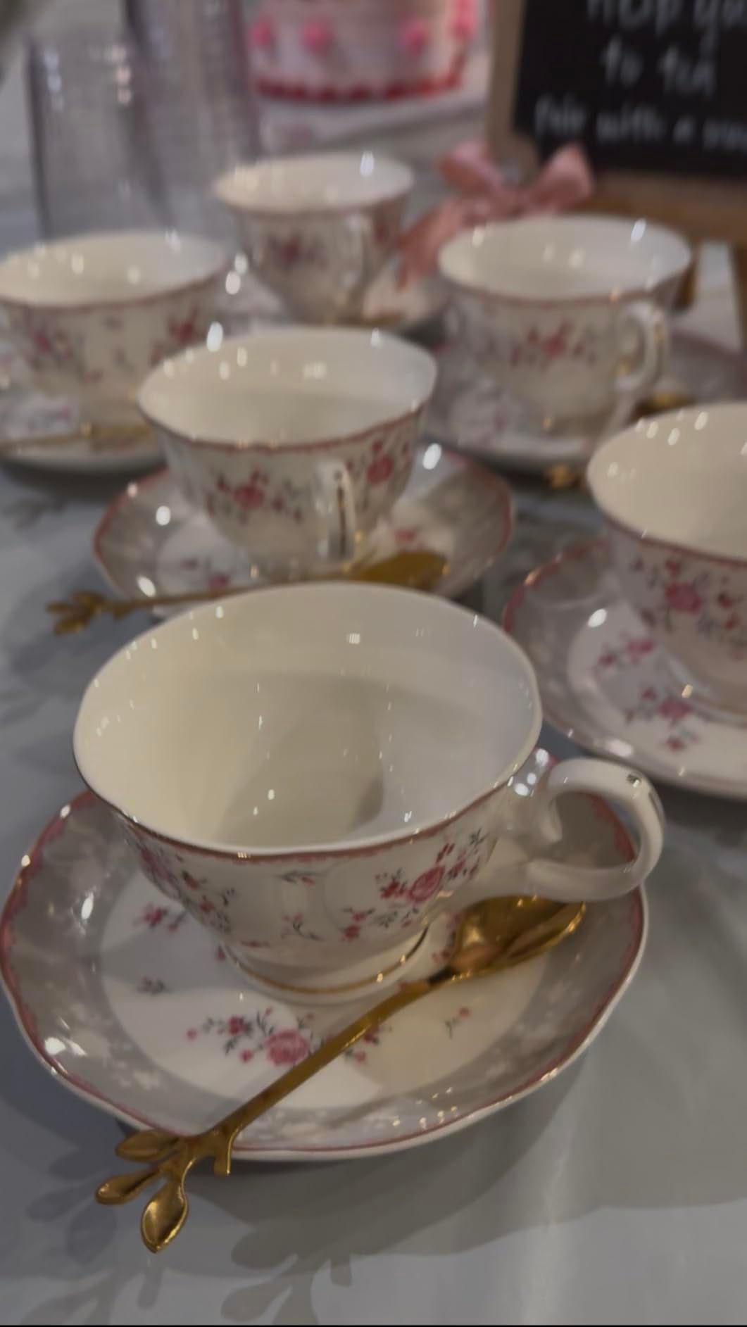 fanquare Service à Thé en Porcelaine, Ensemble de Tasse et Soucoupe à Thé, Service de Thé 6 Personnes, Théière de Mariage Pichet à Crème dans un Sucrier, Service à Café Flower China, Rose Rouge