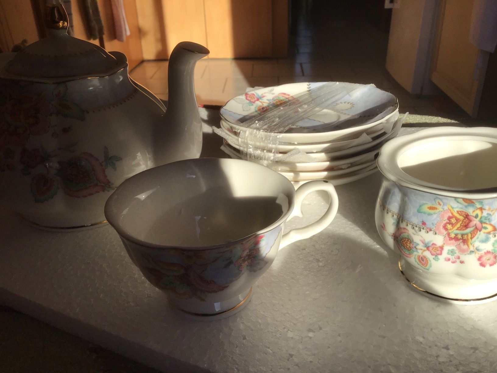 fanquare Service à Thé en Porcelaine Fleurs Bleues, Ensemble de Tasse et Soucoupe à Thé, Service de Thé 6 Personnes, Théière de Mariage Pichet à Crème Dans un Sucrier, Service à Café en Porcelaine