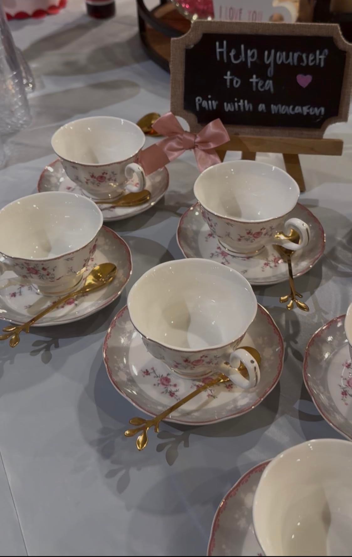 fanquare Service à Thé en Porcelaine, Ensemble de Tasse et Soucoupe à Thé, Service de Thé 6 Personnes, Théière de Mariage Pichet à Crème dans un Sucrier, Service à Café Flower China, Rose Rouge