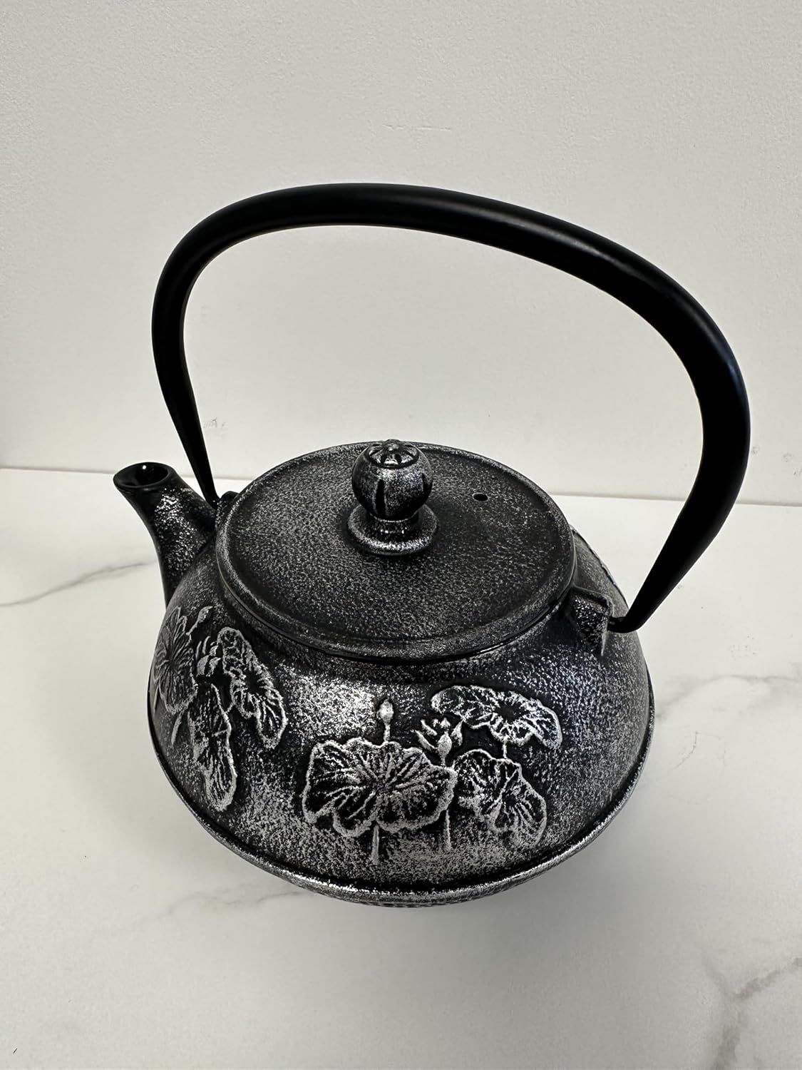 SO SKIN IDASY – Théière japonaise en fonte 900 ml, filtre en acier inoxydable alimentaire, intérieur émaillé, fabrication artisanale, finition bicolore noir et argent