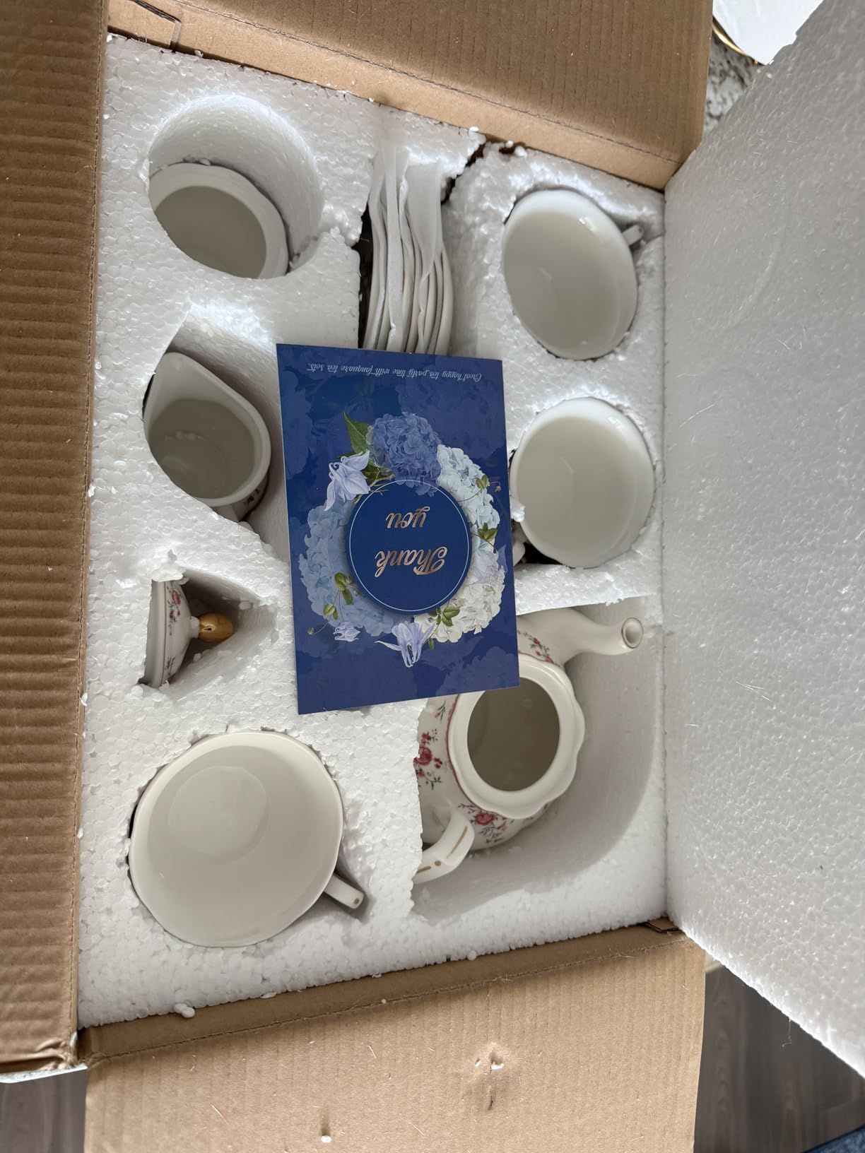 fanquare Service à Thé en Porcelaine, Ensemble de Tasse et Soucoupe à Thé, Service de Thé 6 Personnes, Théière de Mariage Pichet à Crème dans un Sucrier, Service à Café Flower China, Rose Rouge