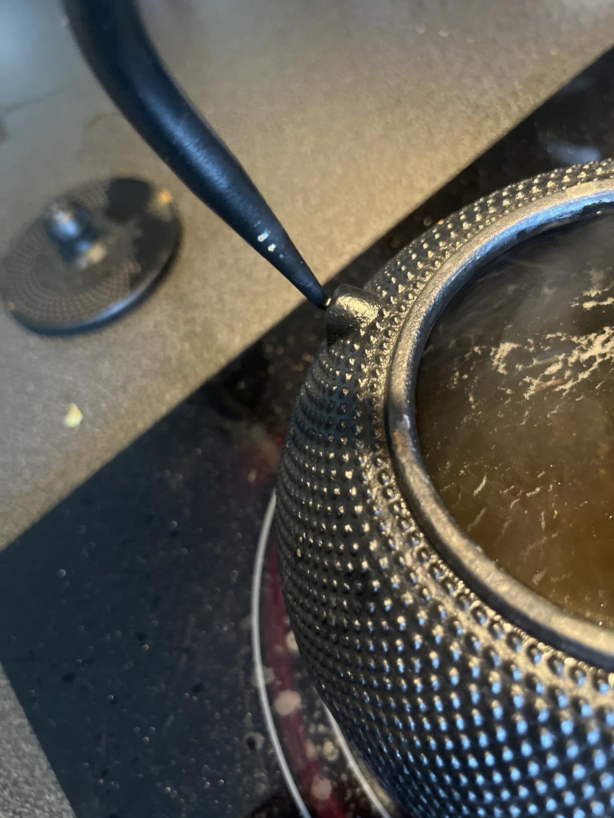 Ibili - Théière en Fonte Noire, 1,2 Litre, Intérieur Émaillé, Compatible avec les Plaques à Induction