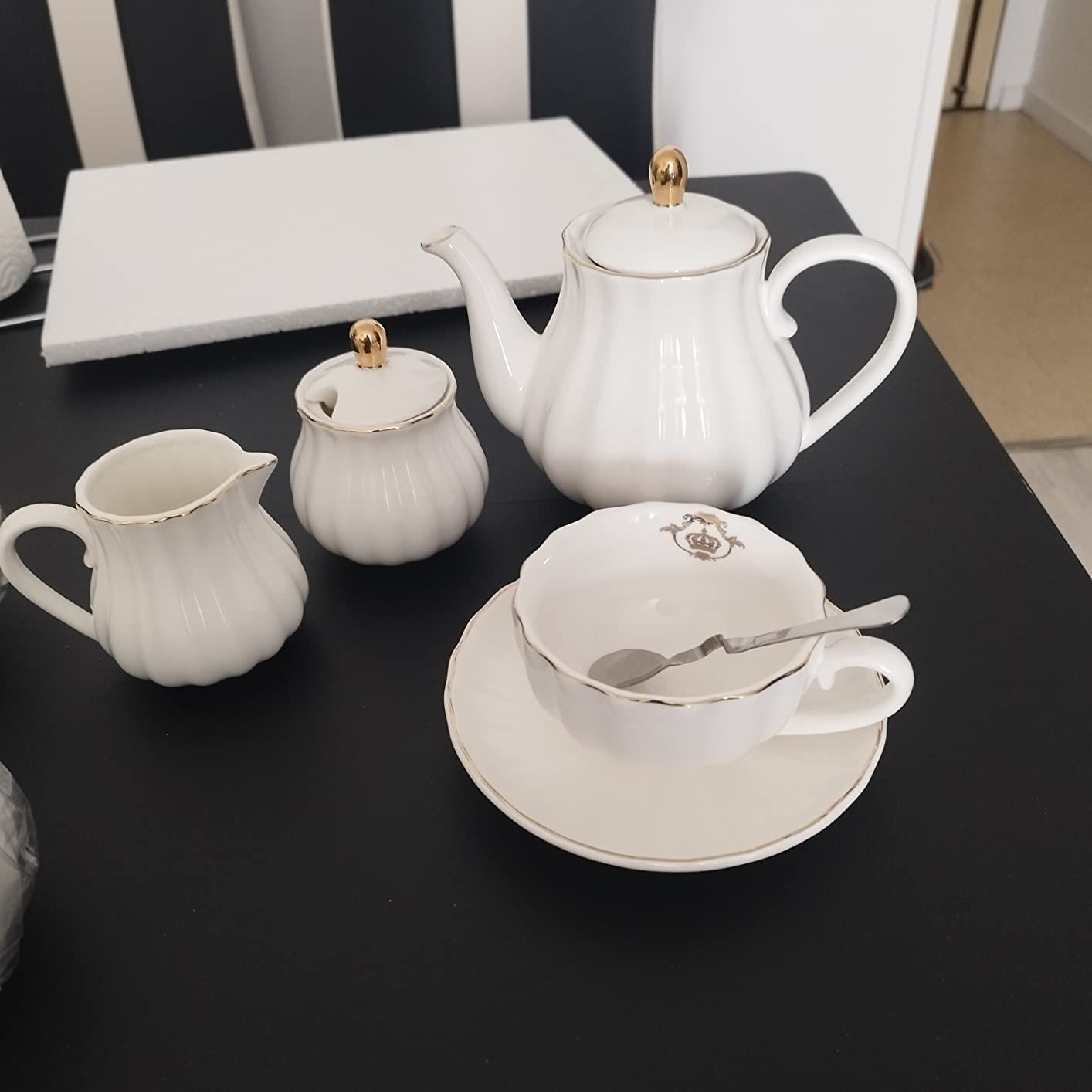 British Royal Series Service à thé en porcelaine avec tasses et soucoupe pour 6 personnes 225 ml avec théière, sucrier, pichet à crème, cuillères à café et passoire à thé