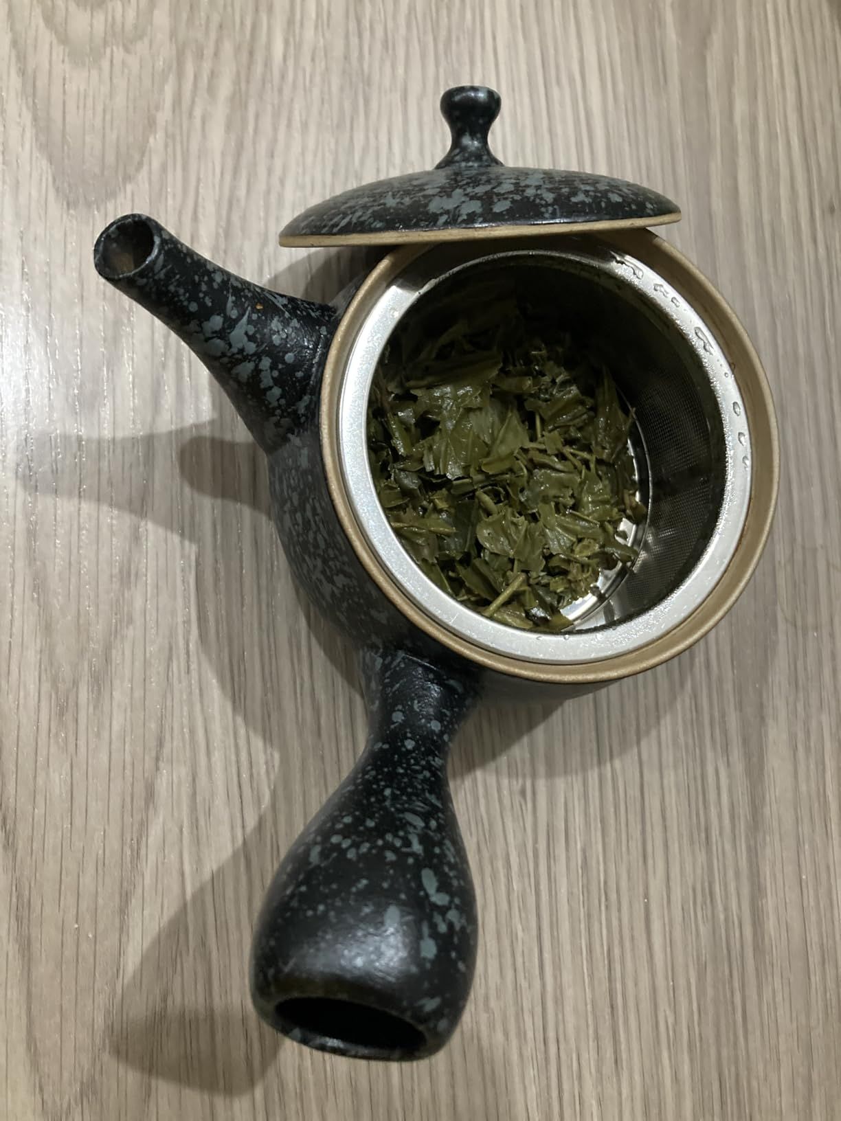 Théière en céramique TEANAGOO avec infuseurs pour thé en vrac | Grandes théières à poignée latérale/Kyusu japonais (21 oz) infuseur | Théières chinoises Ensemble porcelaine VP2,Rock Black
