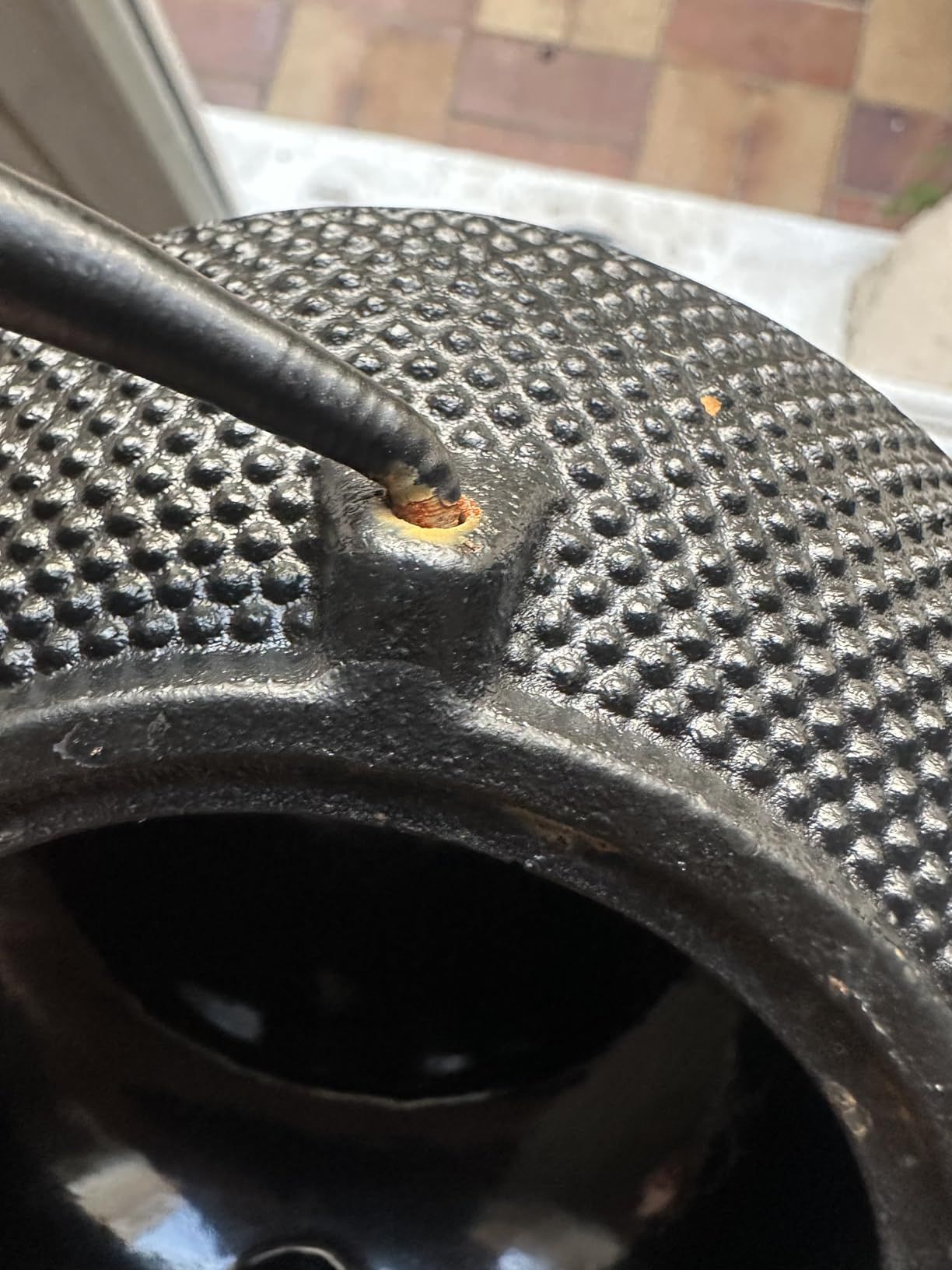 Ibili - Théière en Fonte Noire, 1,2 Litre, Intérieur Émaillé, Compatible avec les Plaques à Induction