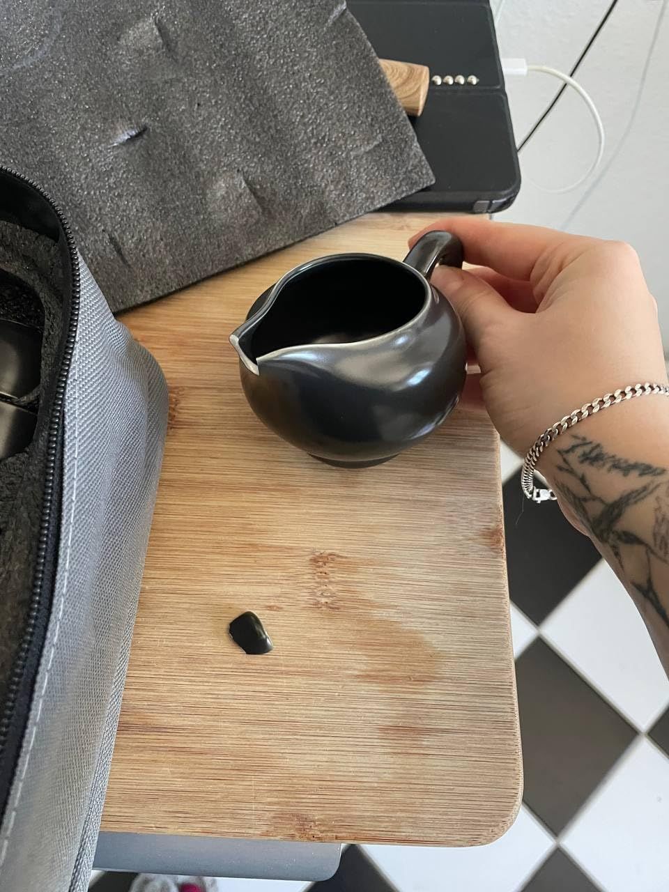 Théière chinoise avec plateau et infuseur - Théière portable en porcelaine - Sac tout-en-un - Pour extérieur, pique-nique, affaires, hôtel (noir)