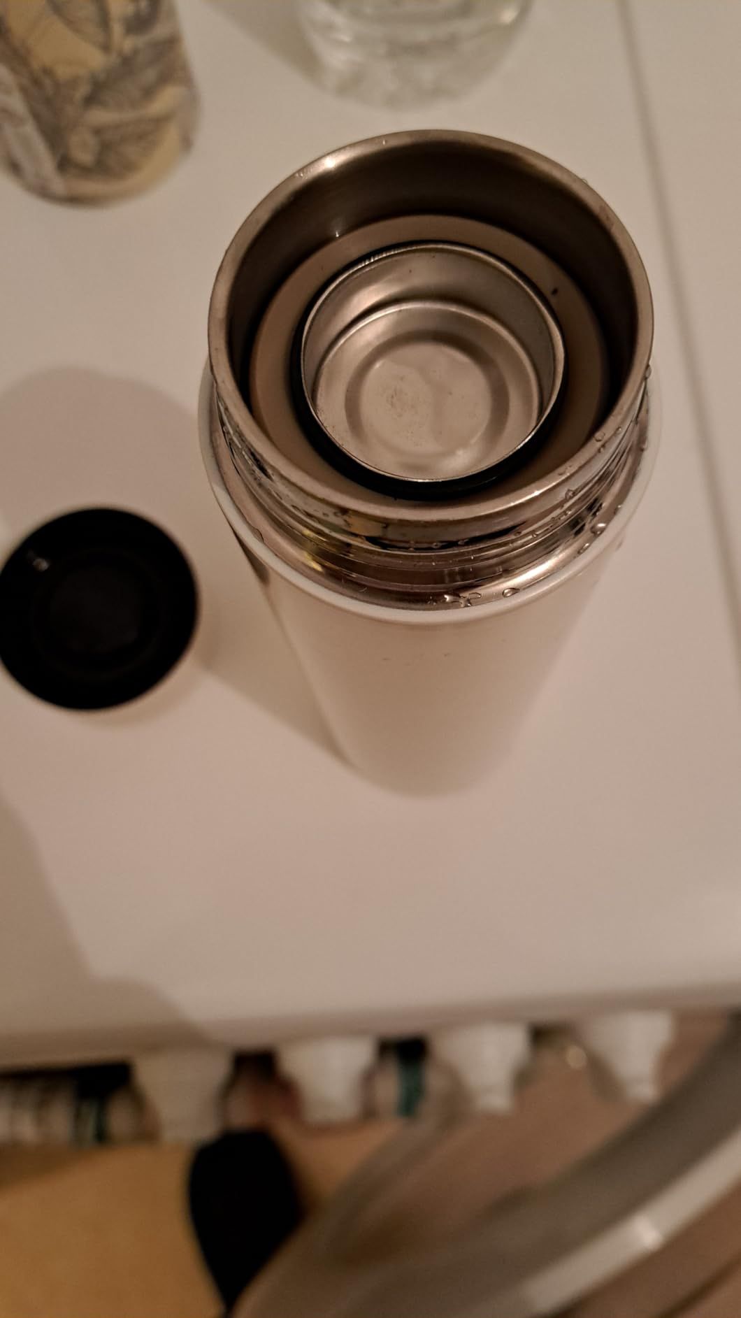 Bouteille d’eau isotherme à infusion thé & fruits + infuseur à fruit + passoire thé sans BPA | Thermos 450ml en acier inoxydable isolé sous vide | Gourde bureau extérieur école voyage sport – Noir