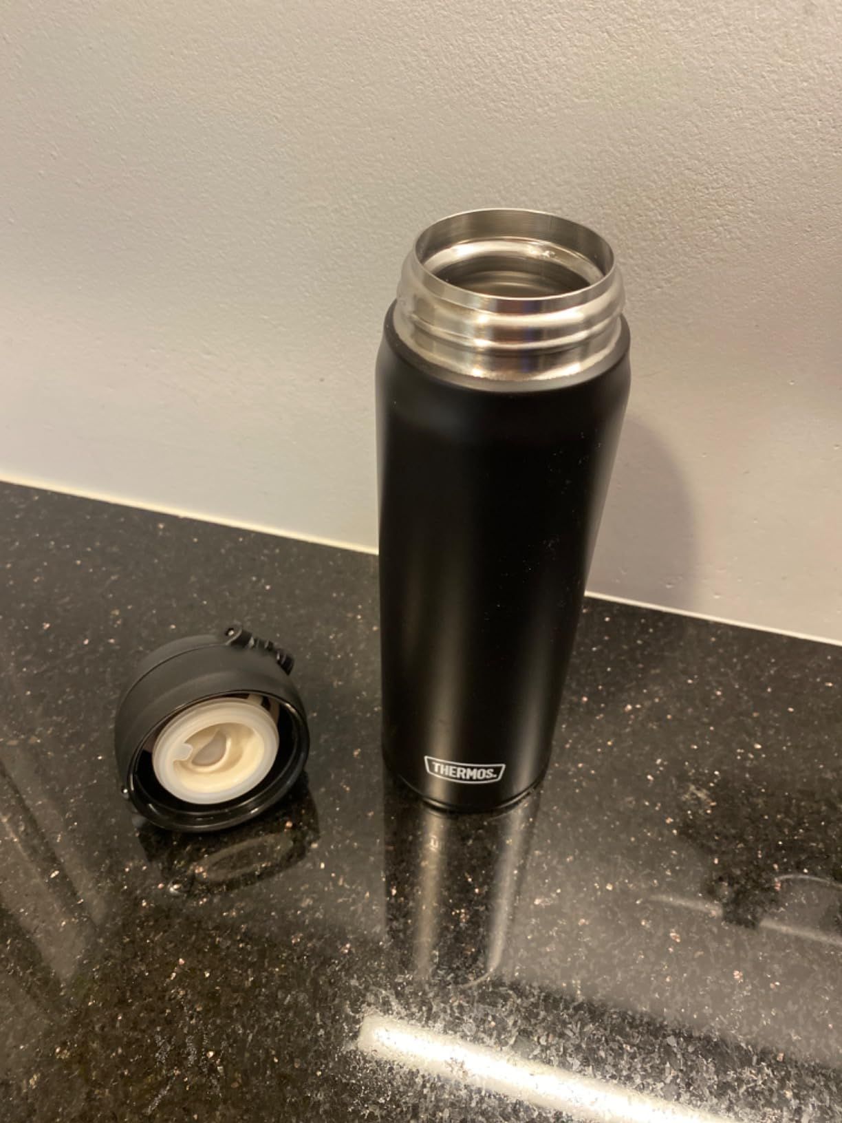 Thermos Bouteille Isotherme ultralégère, Acier Inoxydable, Noir Mat, 0,75 Liter