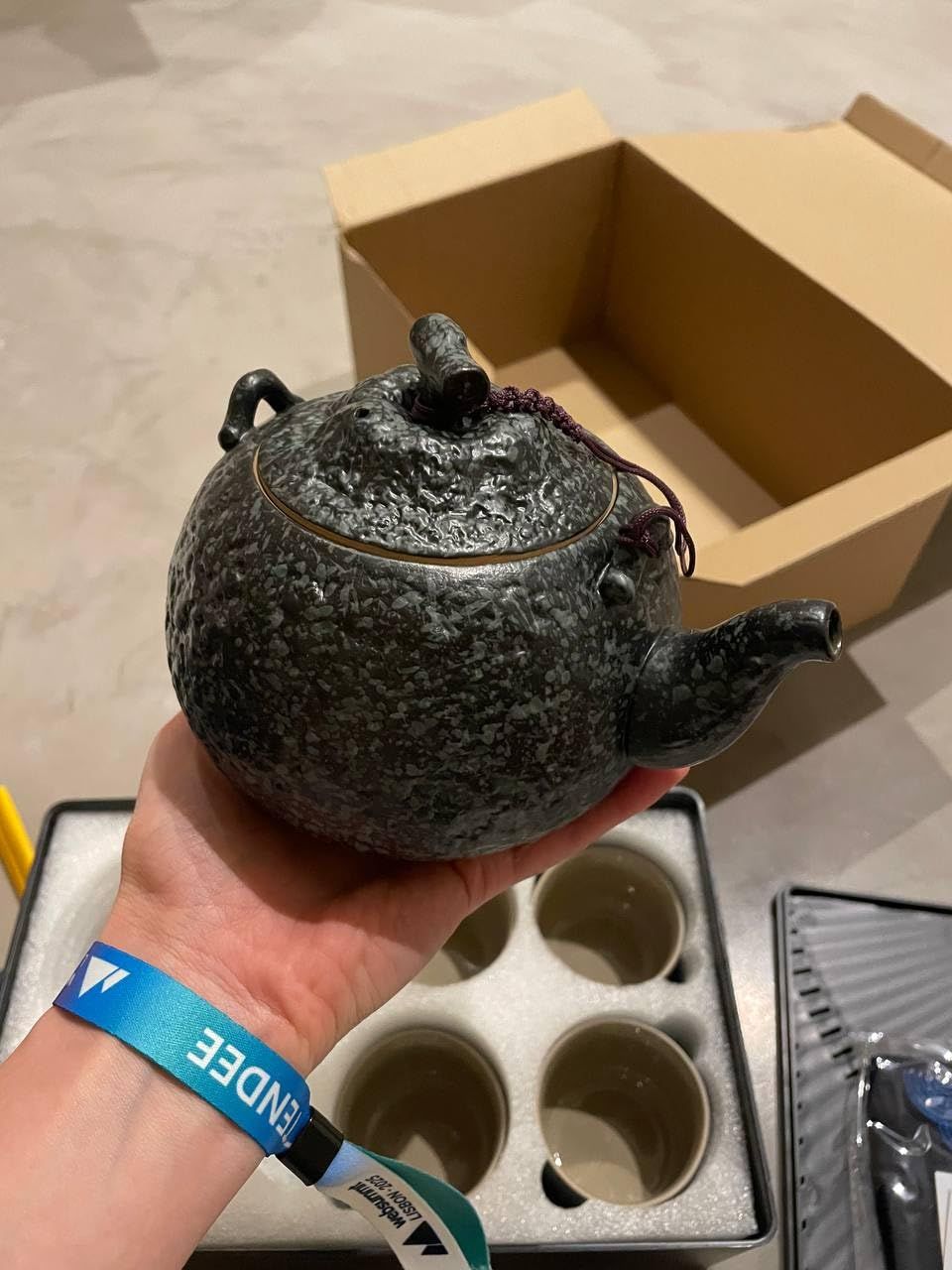 TEANAGOO Service à thé japonais portable, service à thé de voyage en porcelaine gris anthracite, 1 théière (700ml/25oz) + 4 tasses à thé (205ml/7.2oz), U2, étui de rangement pour plateau