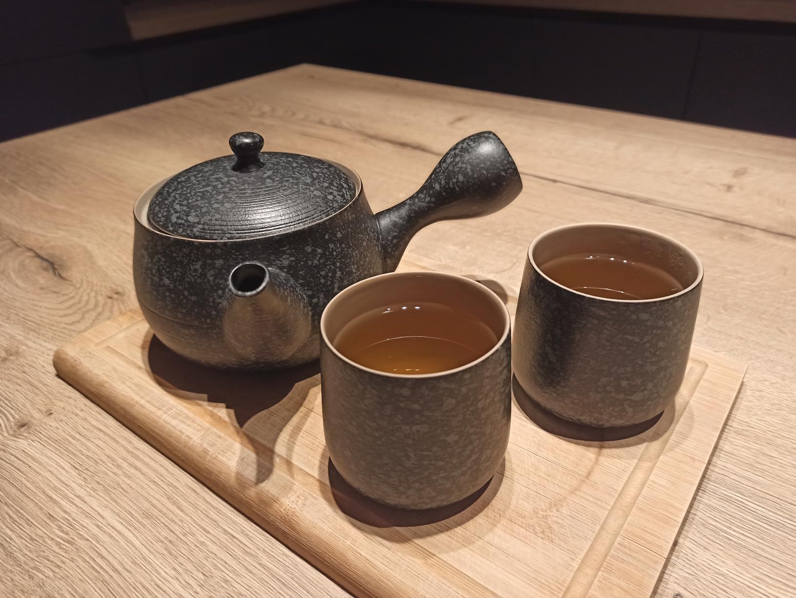Théière en céramique TEANAGOO avec infuseurs pour thé en vrac | Grandes théières à poignée latérale/Kyusu japonais (21 oz) infuseur | Théières chinoises Ensemble porcelaine VP2,Rock Black