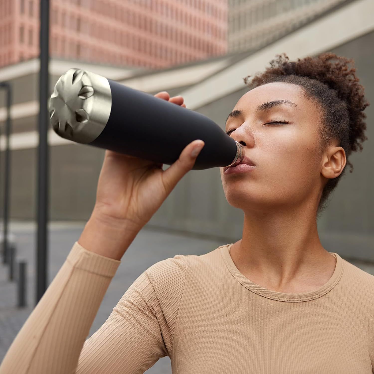 Mont-Clair H2O Gourde isotherme - Bouteille isotherme sans BPA - Gourde inox 500ML, 24h froid & 12h chaud - Bouteille d'eau en acier - 500ML, Noir