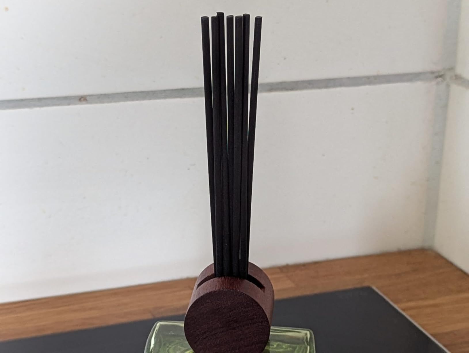Diffuseur de parfum thé blanc 200 ml avec bâtonnets pour maison et bureau