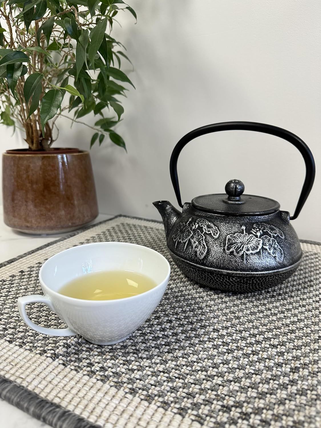 SO SKIN IDASY – Théière japonaise en fonte 900 ml, filtre en acier inoxydable alimentaire, intérieur émaillé, fabrication artisanale, finition bicolore noir et argent