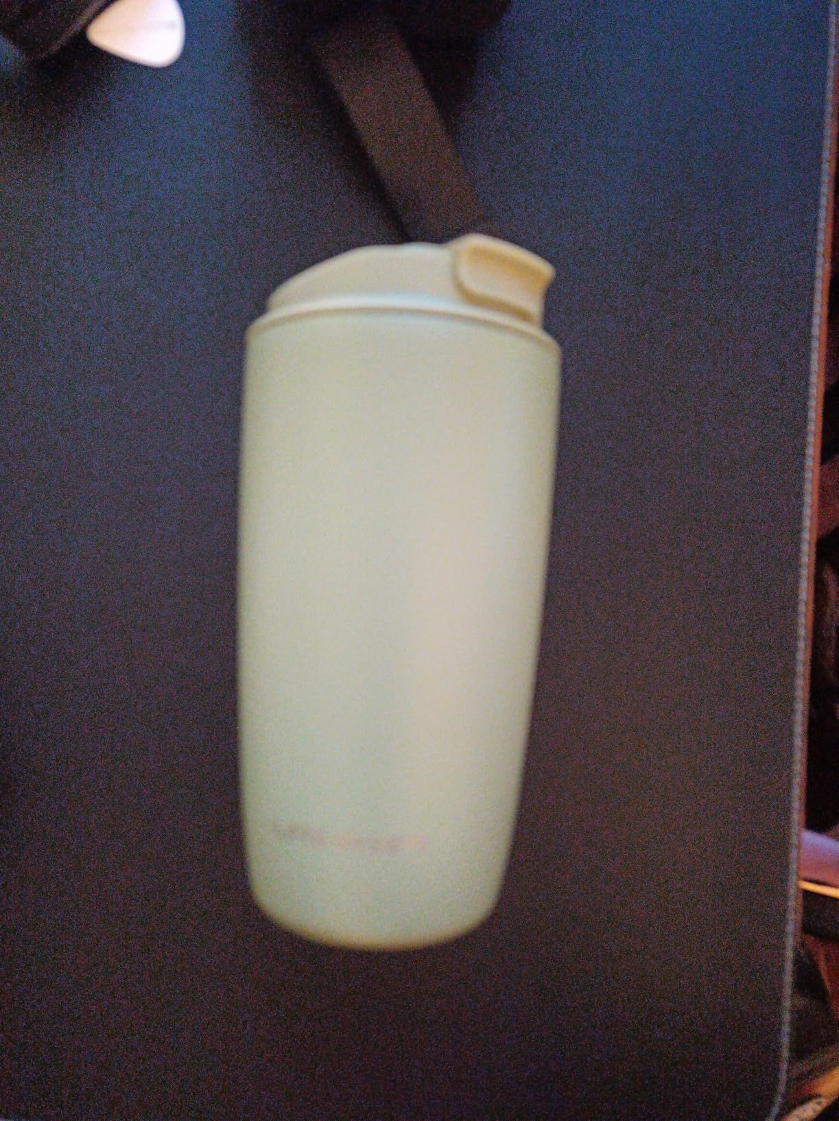 LARS NYSØM Mug Isotherme Cafe to-go avec sangle et couvercle en tritan 500ml | Tasse de voyage 0.5 L avec isolation | Tasse thermique avec design à motif en acier inoxydable (Beige/Leopard/Black)