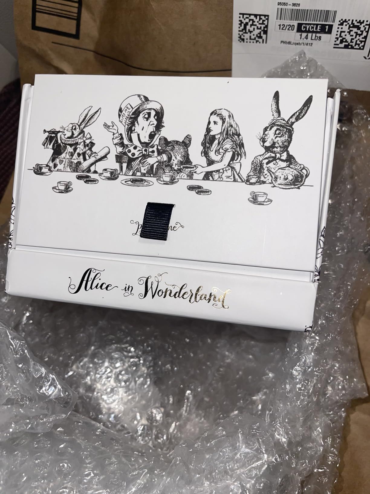 V&A Alice In Wonderland Mini Théière Dans Boîte Cadeau, 450Ml, Blanc
