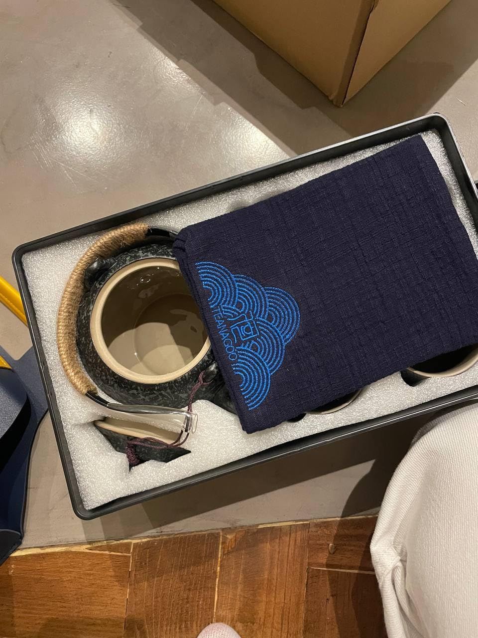 TEANAGOO Service à thé japonais portable, service à thé de voyage en porcelaine gris anthracite, 1 théière (700ml/25oz) + 4 tasses à thé (205ml/7.2oz), U2, étui de rangement pour plateau