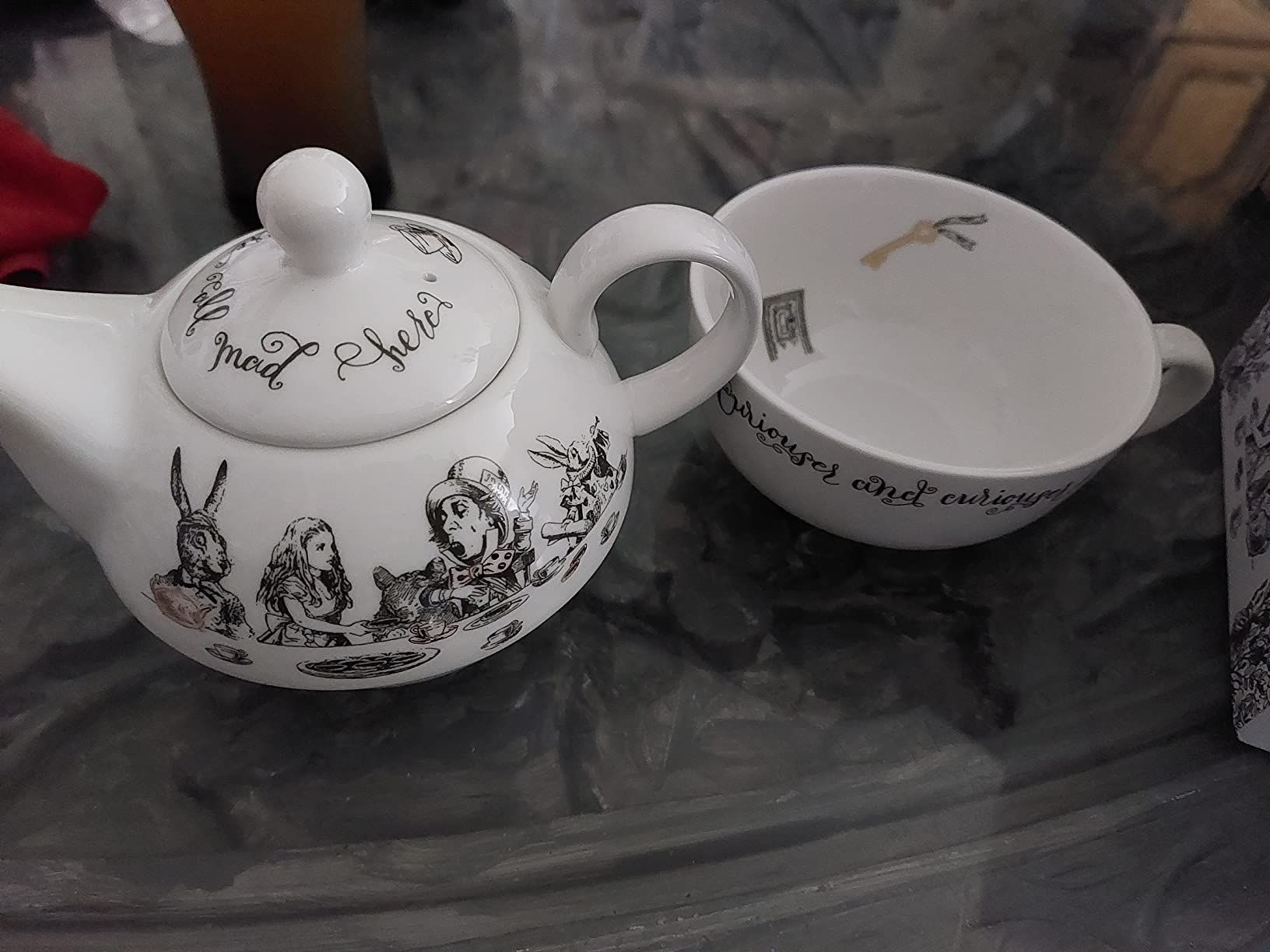 V&A Alice Au Pays Des Merveilles Théière Et Tasse Pour 1 Dans Un Coffret Cadeau, Service À Thé En Porcelaine Fine, Blanc, 250 Ml