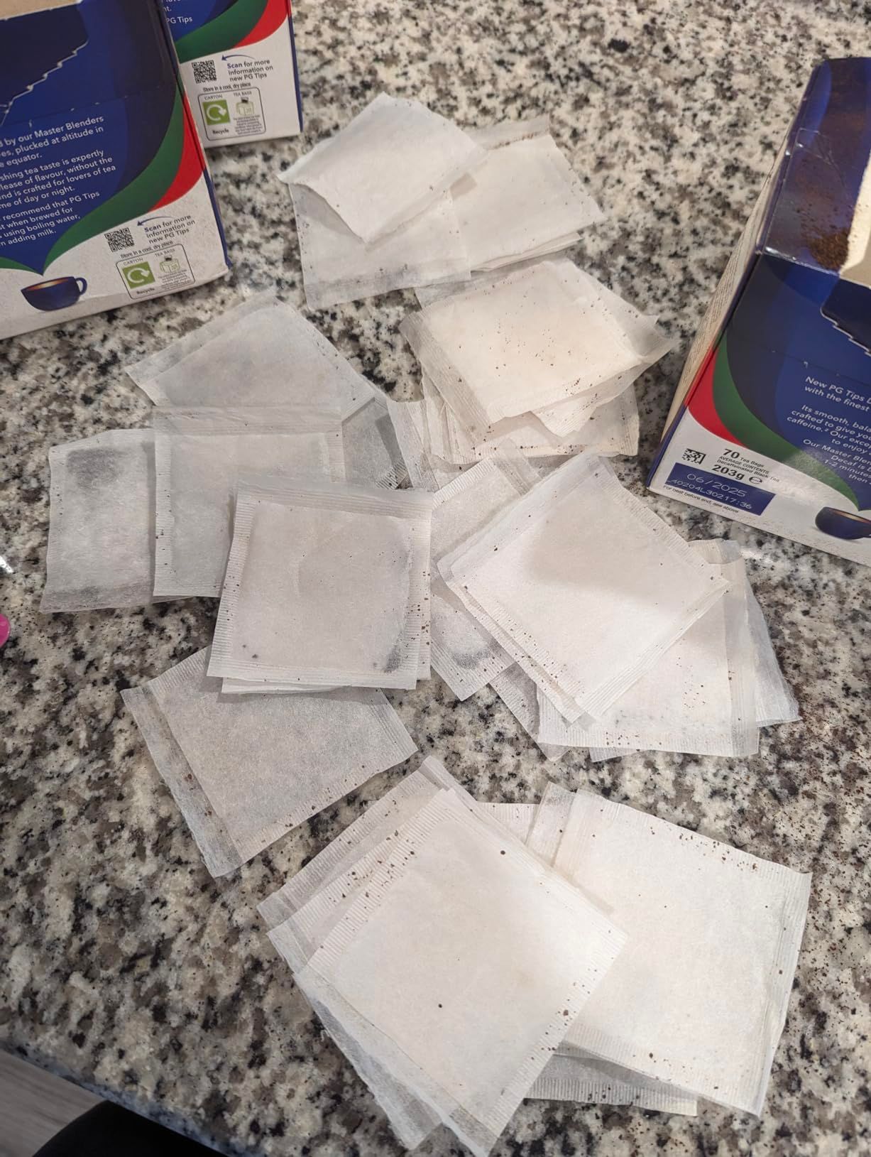 Sachets de thé déthéiné PG Tips Pyramid - Pack de 3