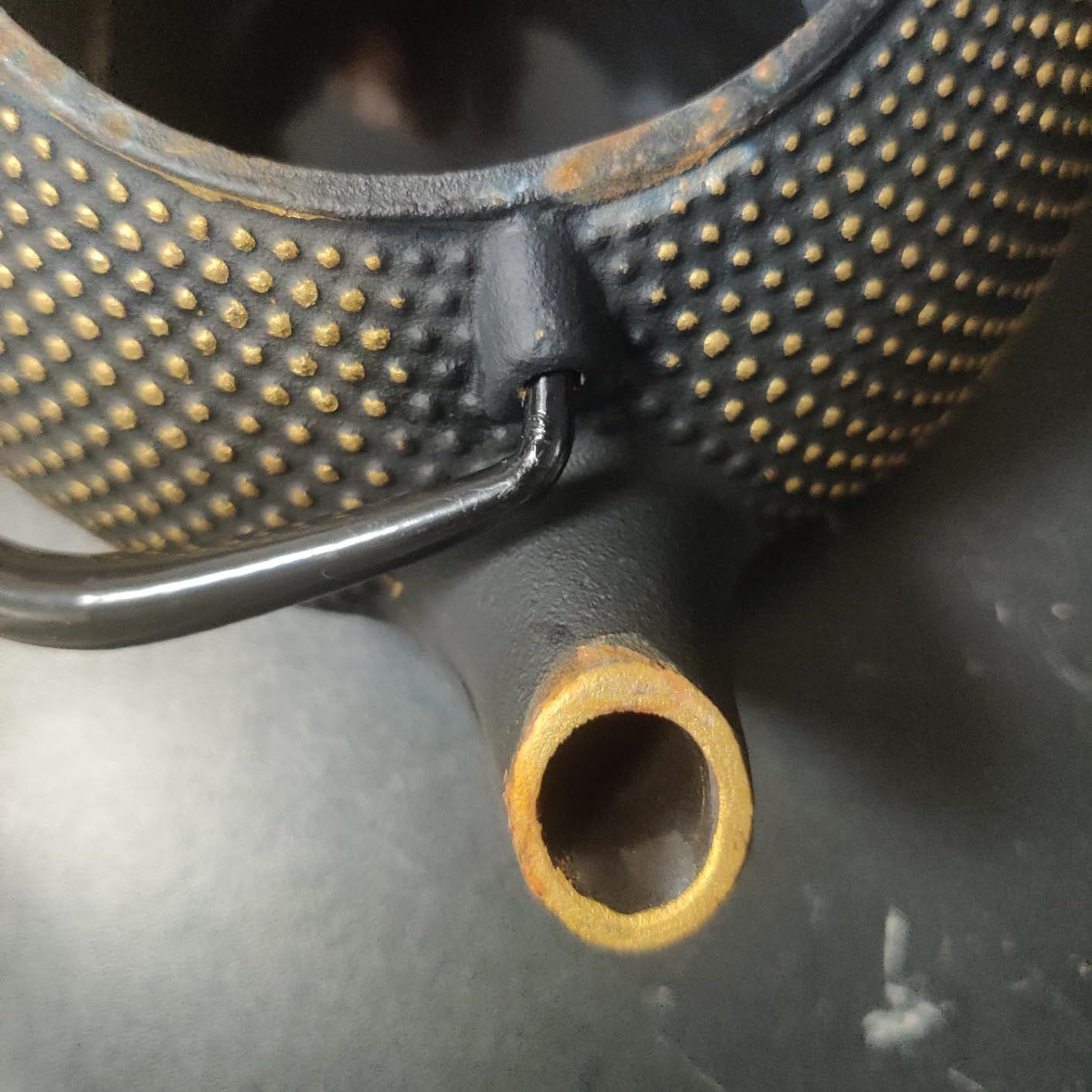 Arare THEIERE en Fonte 1,1 Litre | Théière en Fonte avec Infuseur | Entièrement émaillée de l'intérieur | Prépare Une Tasse de Thé Parfaite | Design Authentique Japonais à Picots | Arare Bleu