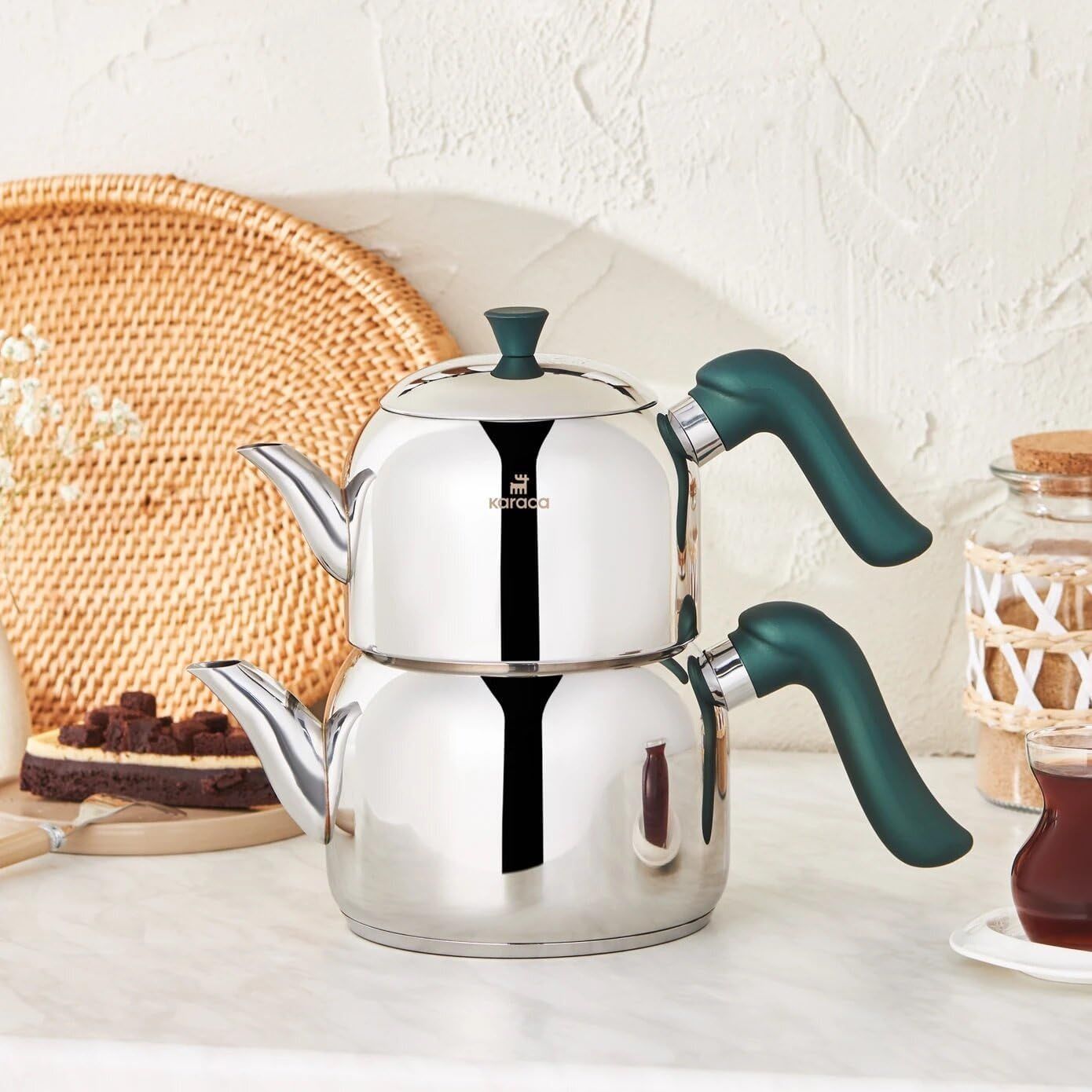 Karaca Edena Midi Théière Set Rouge, Acier, Convient pour l'induction, Théière:1,5 litres Buveur : 2 litres, Il a un corps en acier, Théière turque